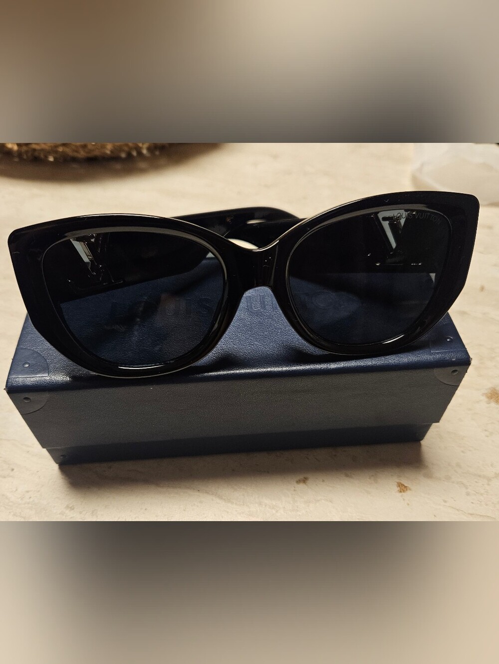 Trendy boutique Black Cat-Eye Sunglasses